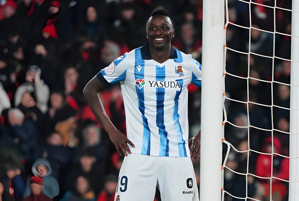 MALLORCA, SPAIN - FEBRUARY 06: Umar Sadiq of Real Sociedad looks on during the Copa Del Rey Semi Final Leg One match between RCD Mallorca and Real Sociedad at Estadi de Son Moix on February 06, 2024 in Mallorca, Spain. (Photo by Rafa Babot/Getty Images)
