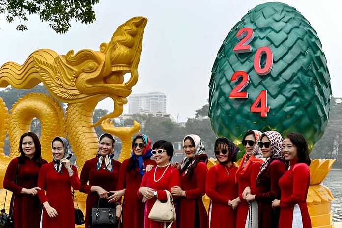 QR Codes Replace Cash in Vietnamese Lunar Celebrations